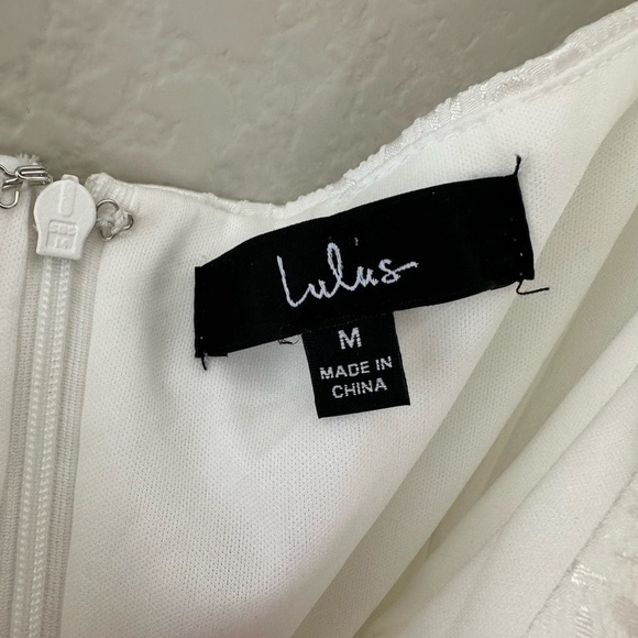 Lulu's White Puff Sleeve Fitted Floral Romper Size Medium - Picture 3 of 4